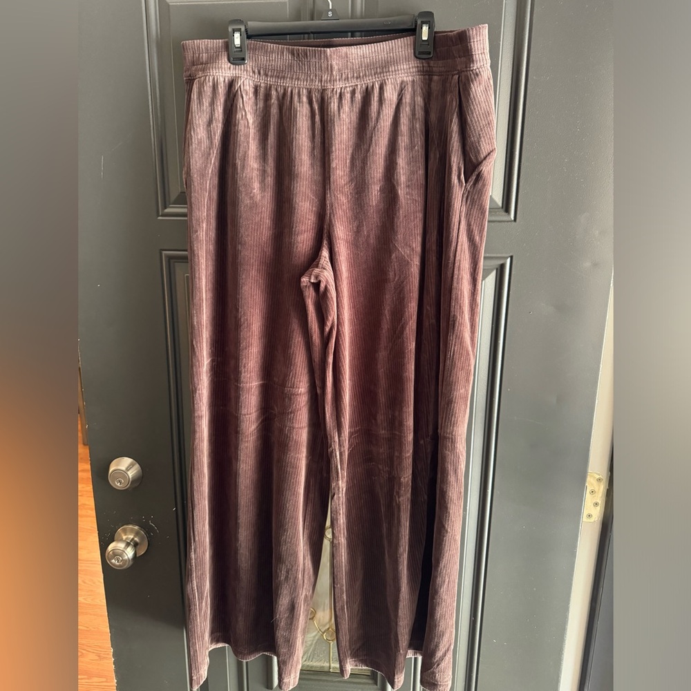 Scuba Mid-Rise Wide-Leg Pant